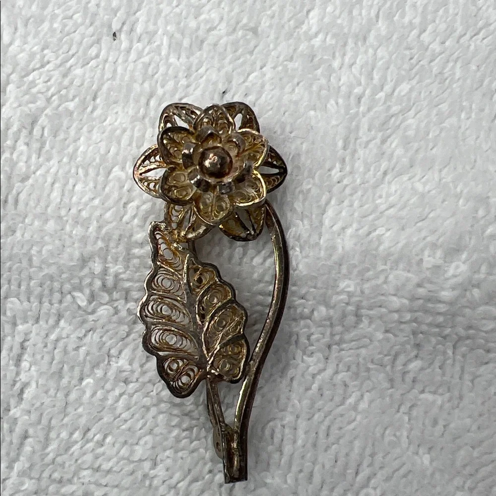 Antique Elegant Gold floral brooch in floating frame - Picture 1 of 5